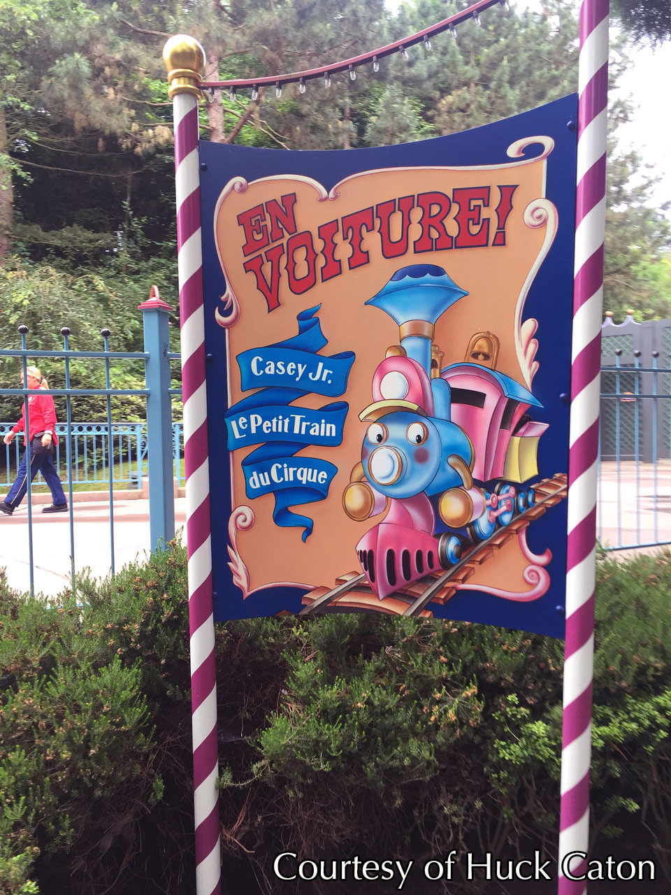 GORILLAS DON'T BLOG: Casey Jr. Circus Train At Disneyland Paris