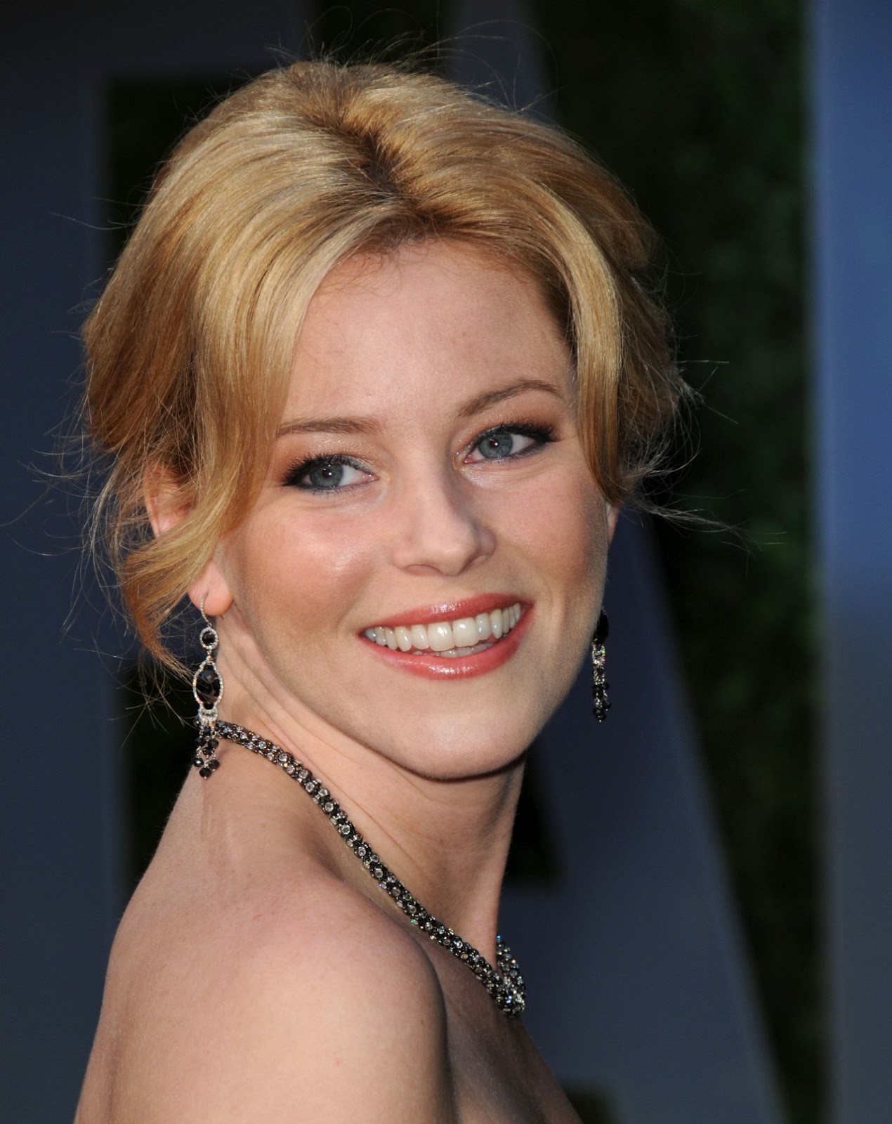 http://1.bp.blogspot.com/-RNiVK_hzsTE/T3CbjPt2jFI/AAAAAAAAClM/q7zugKblW1w/s1600/elizabeth-banks-54709.jpg