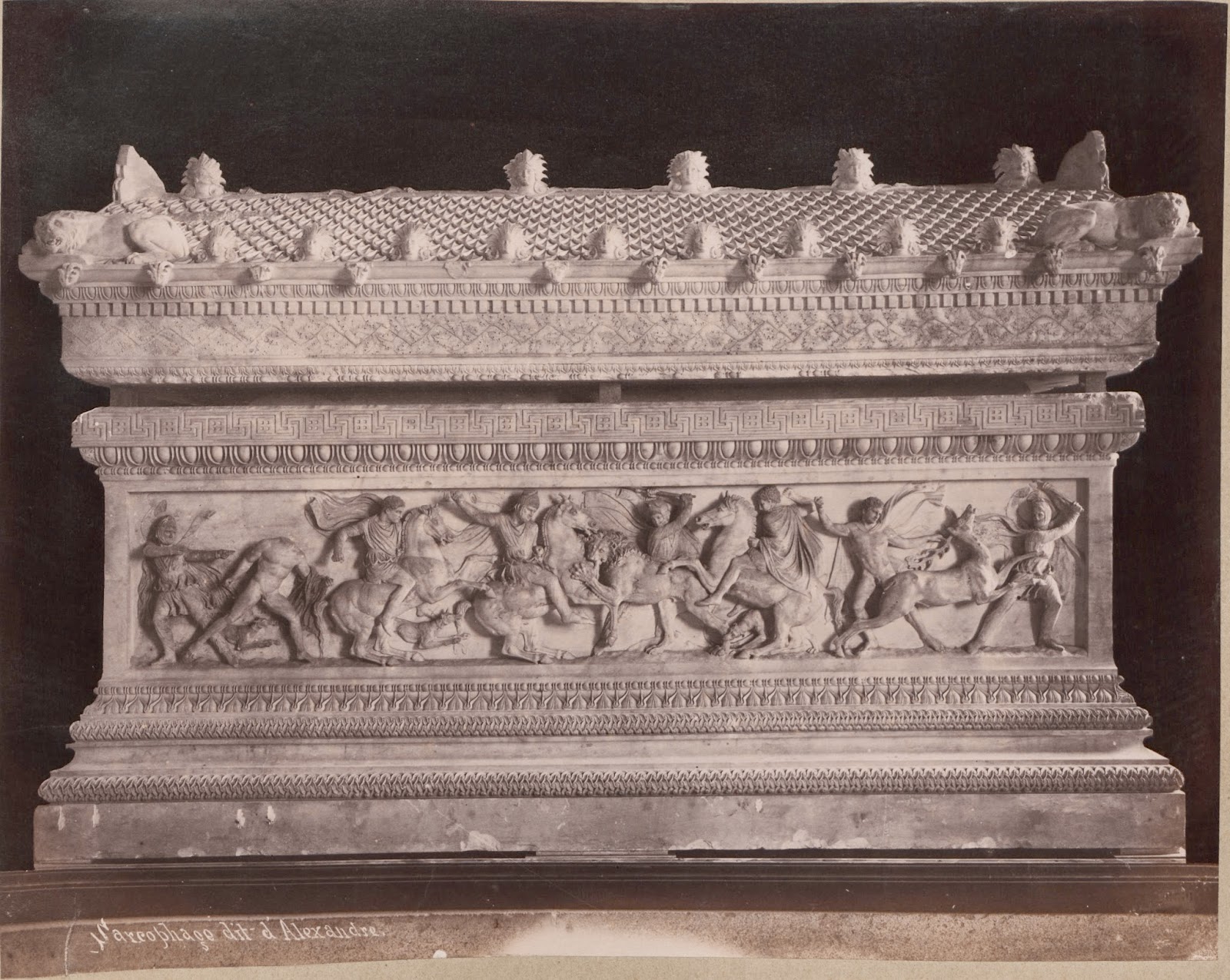 Александр македонский саркофаг. Гробница александра македонского. Гробница александра македонского. Сидонский саркофаг. Сидонский саркофаг археологический музей стамбула.