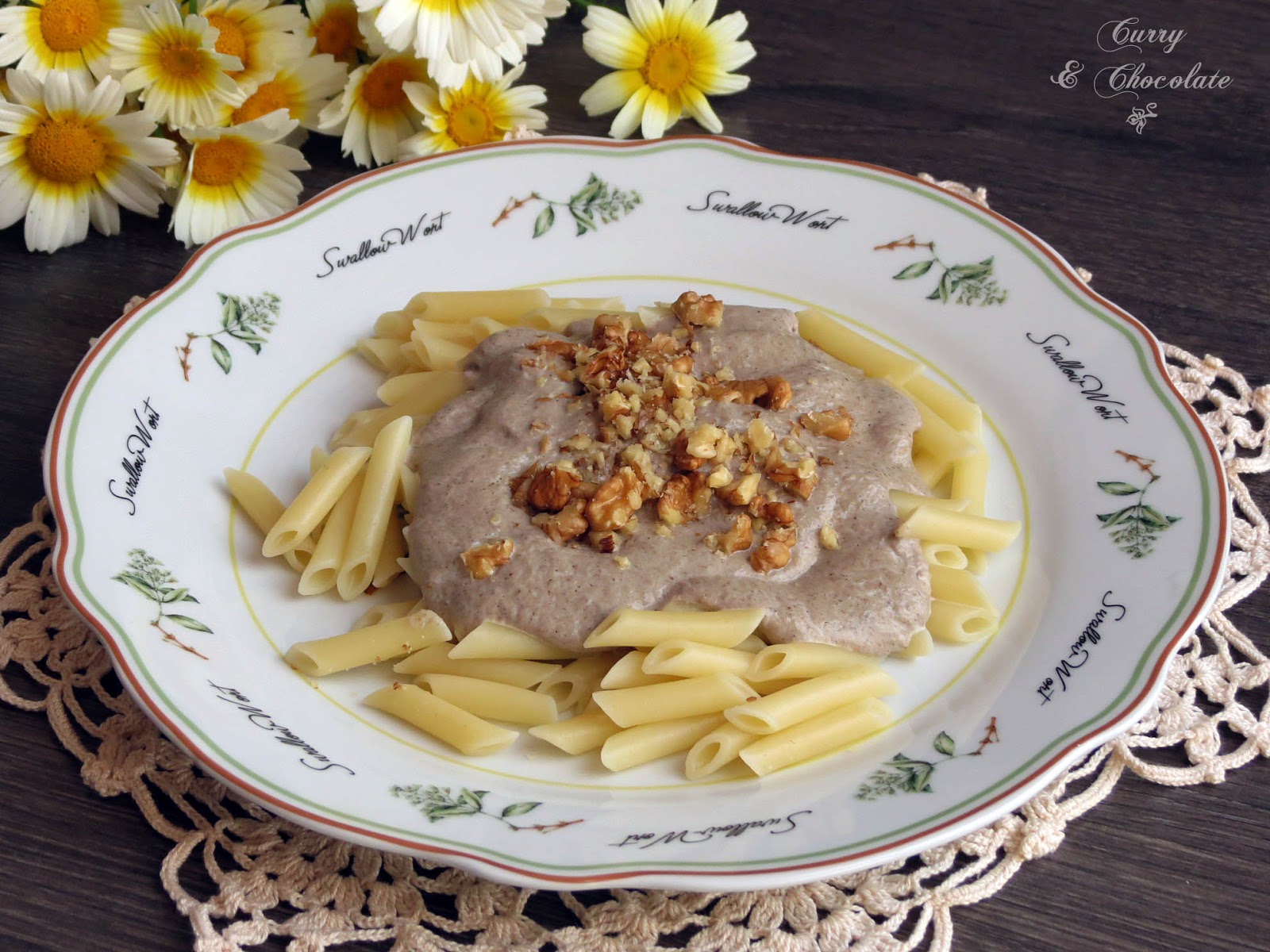 Pasta con crema de champiñones y nueces - Pasta with mushroom cream sauce and walnuts 