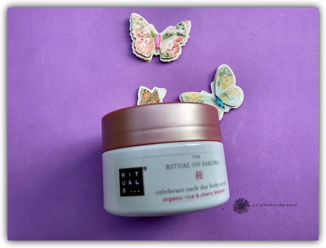 The  Ritual of Sakura body scrub (exfoliante)