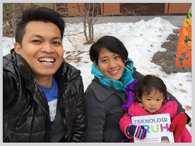 Buku Teknologi Ruh sedang mandi salju bersama keluarga Anton Wirana, Ph.D (Ahli Fisika Nuklir, sedang tinggal di Utah - Amerika Serikat)