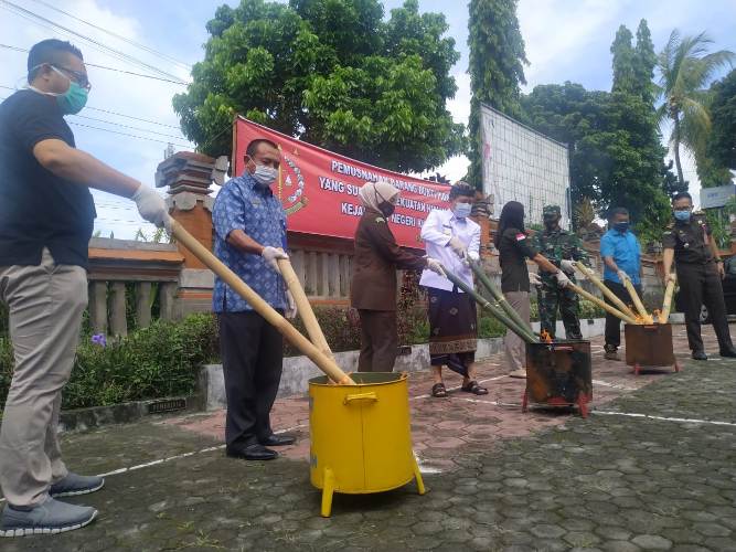 Rosalina Sidabariba perangi Narkoba, Musnahkan Narkoba Yang Inkrakh