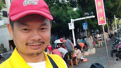 Orang Kristen Tiongkok yang Ditangkap karena Penginjilan Jalanan Kini Menginjili Polisi