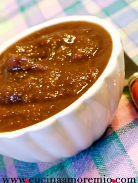  marmellata di pomodori rossi e castagne.