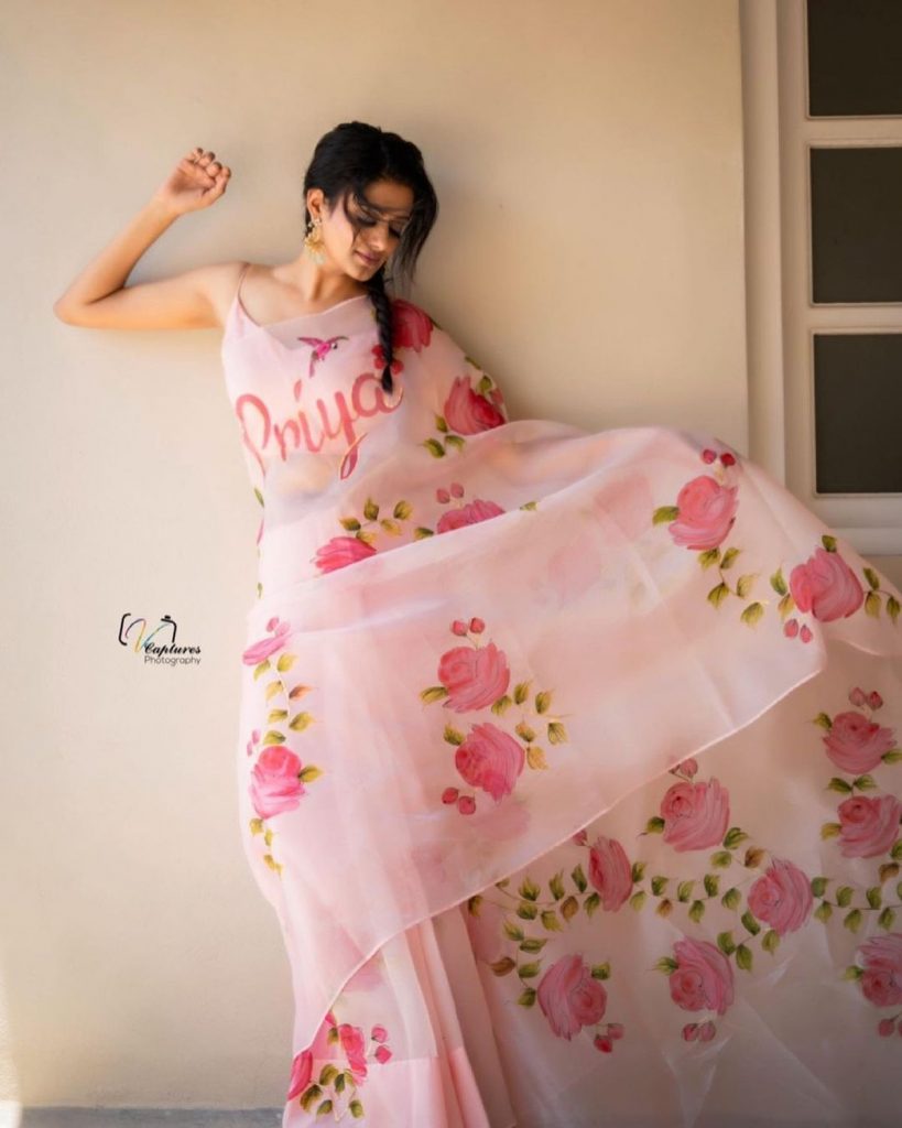 Saree Looks: Priyamani Looks Hot In Rose Pink Saree