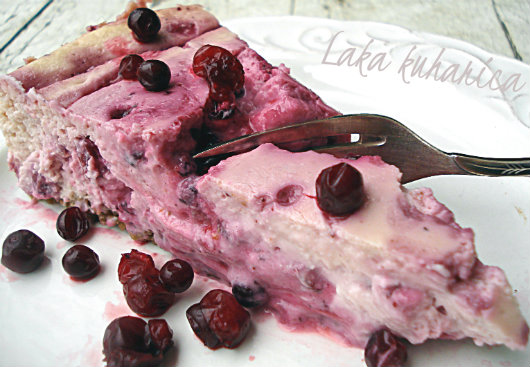 Cheesecake with cranberries by Laka kuharica: this exceptional cheesecake is sinfully delicious.