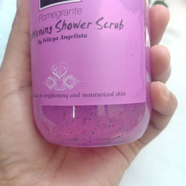 warna-scarlett-shower-scrub-pomegrante