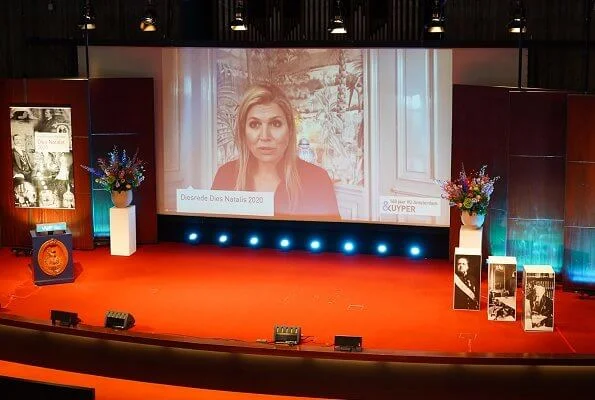 Queen Maxima wore a red blouse by Claes Iversen. Queen Maxima wore a Claes Iversen silk top