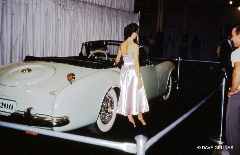 24 Fabulous Color Photos of the Auto Shows From the 1950s Vintage