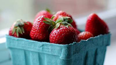 HD Wallpaper Red fruits, strawberry, berries