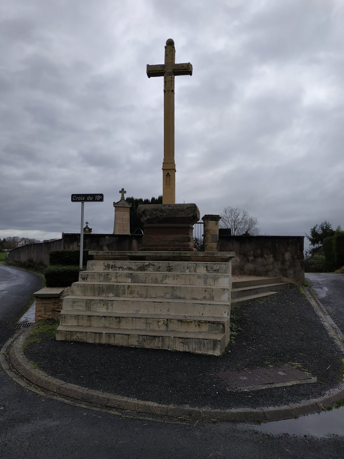 LA FRANCE DES EGLISES FRANCE OF CHURCHES VARSSURROSEIX