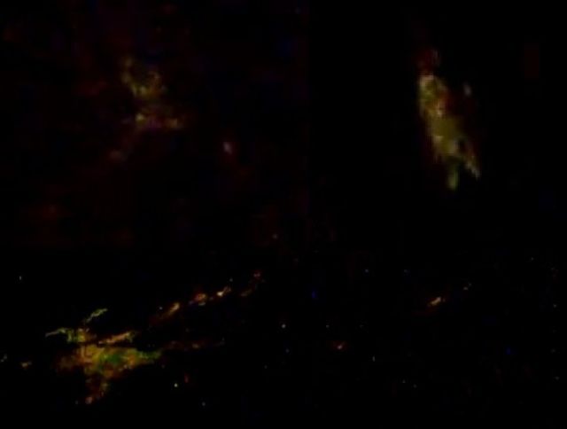 Oddly-shaped entities flying over the Pacific ocean seen on ISS live feed Space-anomalies-entities-iss-live-feed%2B%25282%2529