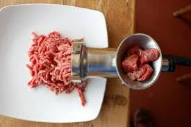 mince-the-meat-in-mincer