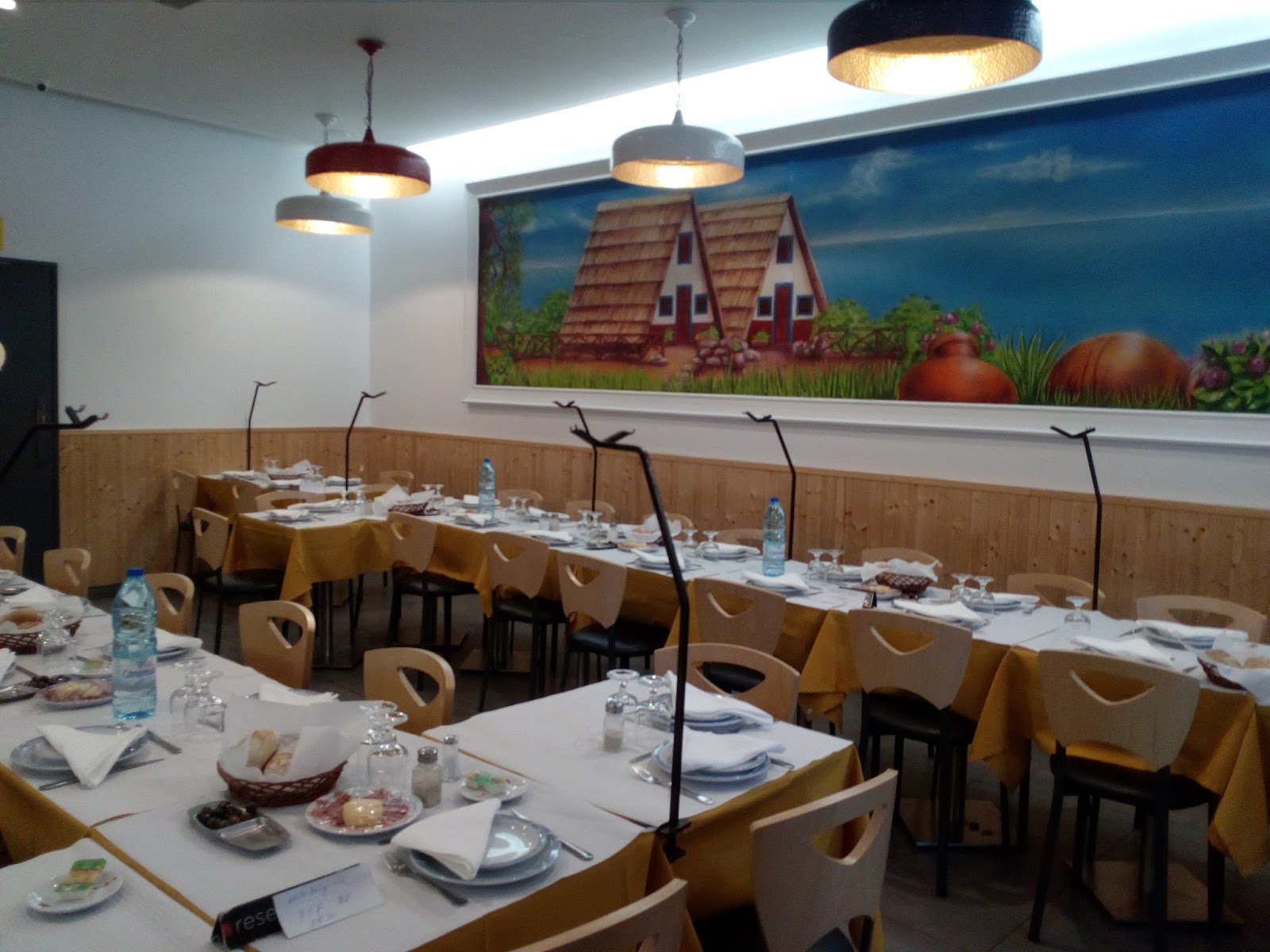 Visitas da Mãe Galinha Restaurante Típico Ilha da Madeira Campo de Ourique