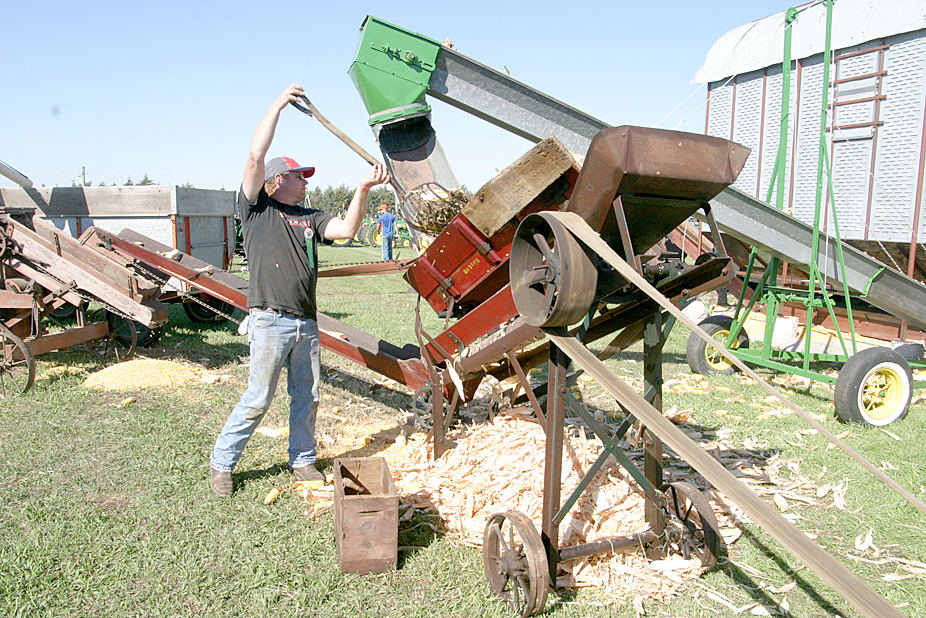Hutchinson Herald, Menno, South Dakota Oct. 1, 2015 Menno Pioneer