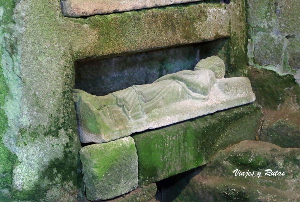 Tumba de Gamodus, Iglesia de San Pedro de Rocas