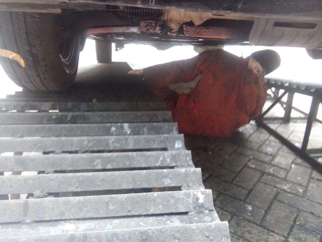 SALON MOBIL SURABAYA "BEST ONE" BIKIN KINCLONG : Anti Karat Mobil "BEST