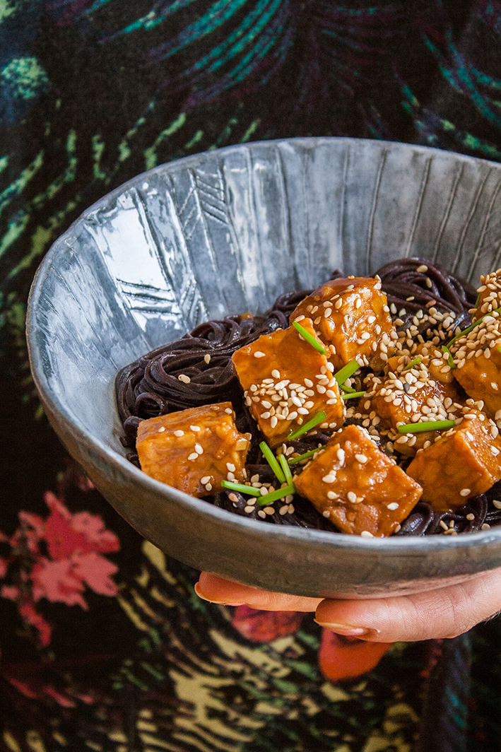 TEMPEH W OSTRYM SOSIE POMARAŃCZOWYM Wegan Nerd wegańskie gotowanie