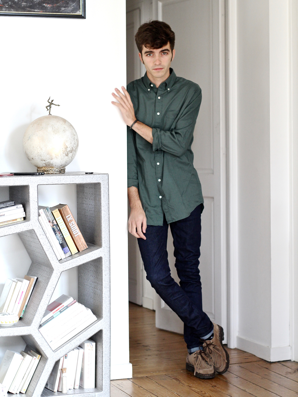 BLOG-MODE-HOMME-VOYAGE-STYLE_dogme96-bracelet-jonc-fantaisie-masculin-gant-chemise-verte-paraboot-michael-franges-slim-nudie-jeans