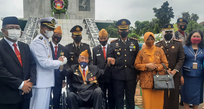 Peringati Hari Pahlawan, Kapolres Lampung Utara Pimpin Upacara Ziarah & Tabur Bunga