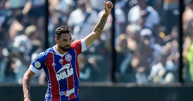 Gilberto comenta golaço e faz referência a Romário: 'É um ídolo'