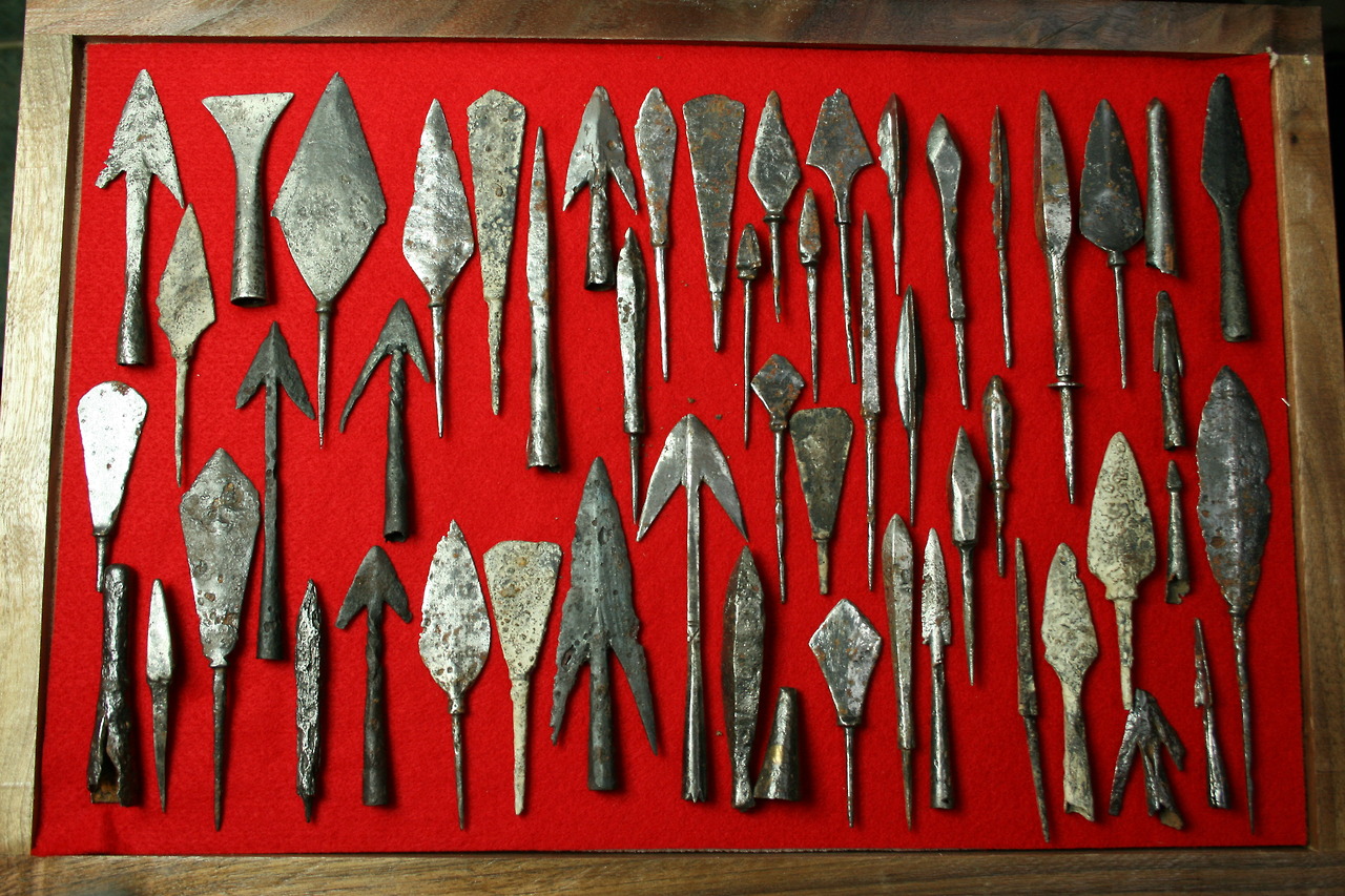 2.COLLECTION OF MEDIEVAL ARROWHEADS