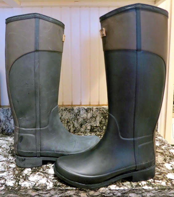 A Proper Bostonian: Remove Bloom from Hunter Boots & KEEP THEM THAT WAY