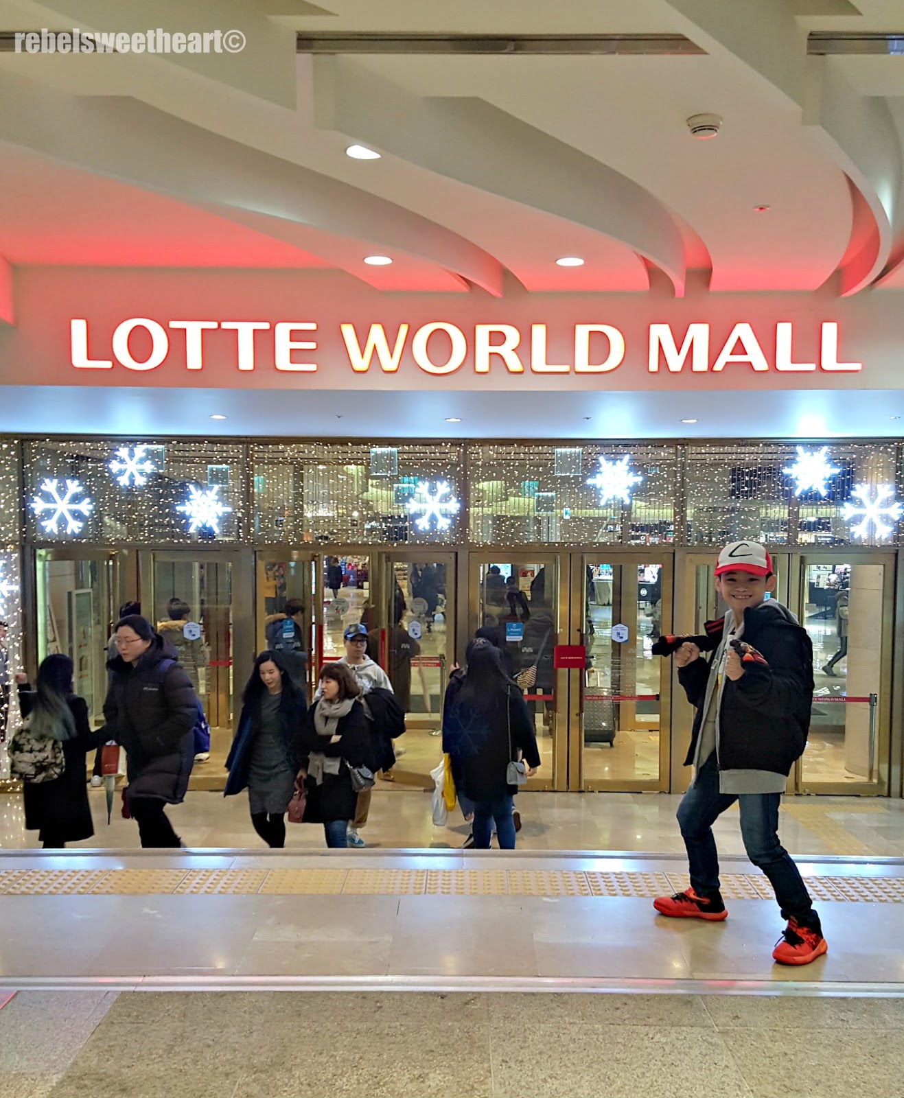 The Rebel Sweetheart. Seoul Searching Lotte World Mall.
