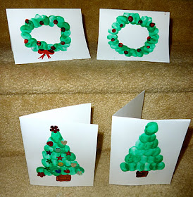 Biglietti di Natale realizzati dai bambini con le impronte delle dita