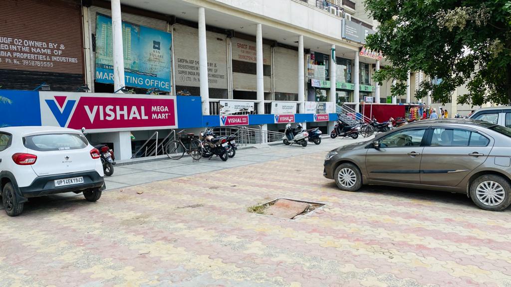 Shop in Vasundhara only Rs 7000/per sqft Hot deal Call 9911615212