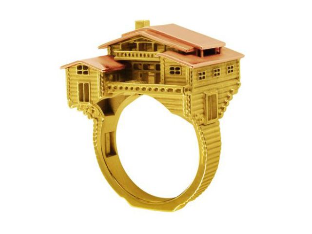 Anillo de oro  con diseño arquitectónico