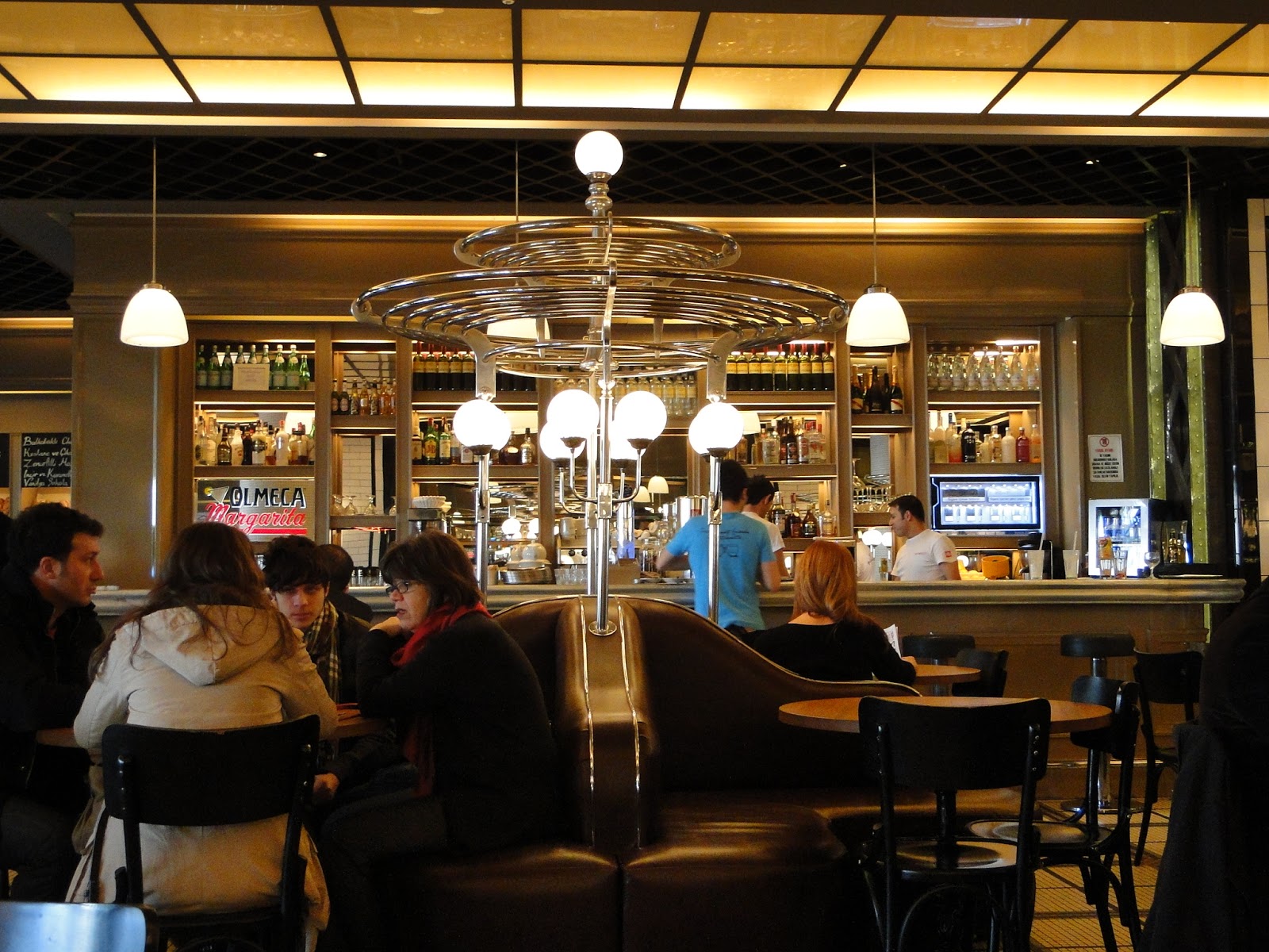 at Taksim Square (Istanbul, TURKEY) ★★★☆☆ A traveling