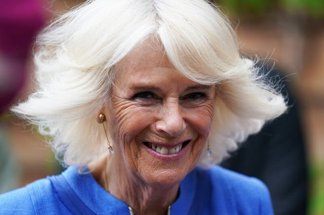 The Duchess of Cornwall visited Hay-on-Wye in Wales to celebrate the success of this year’s Hay Festival. The Duchess wore a blue cafan dress
