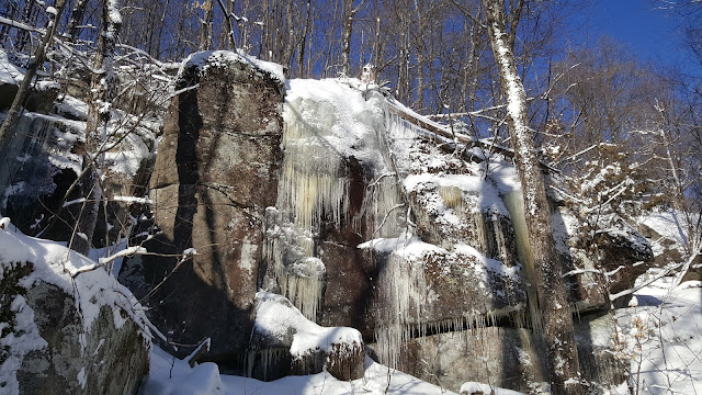 Sur les sentiers dans le Parc Regional Val-David Val-Morin