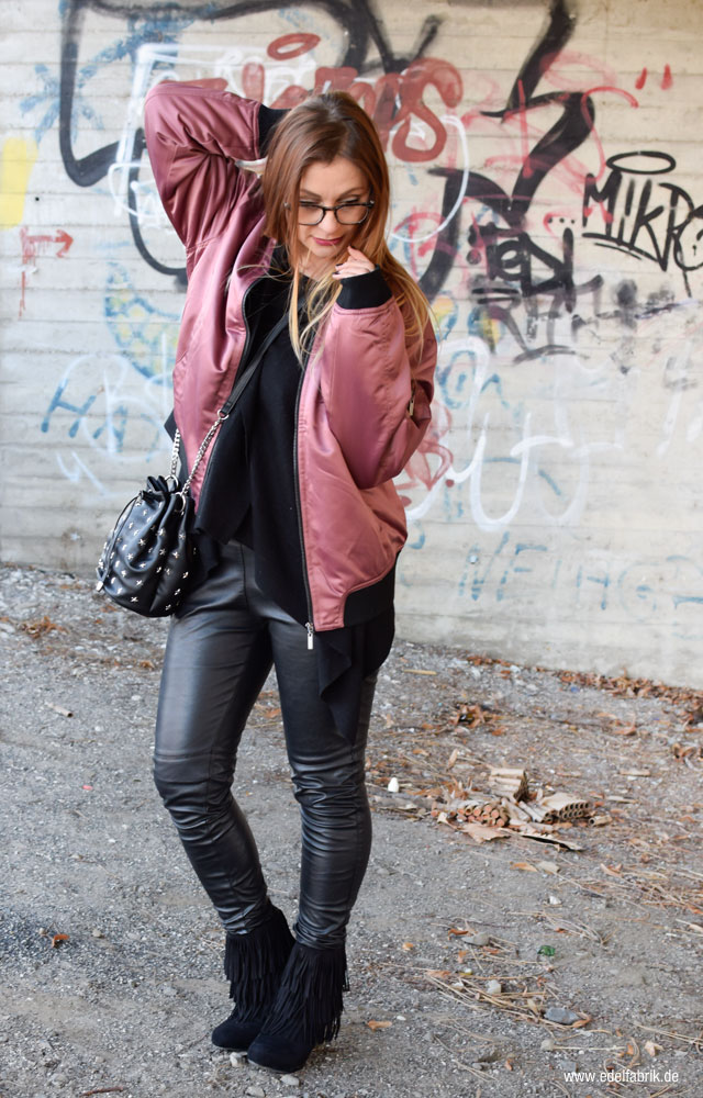 Outfit Jogging Lederhose Pudel Pullover Life Und Style Blog