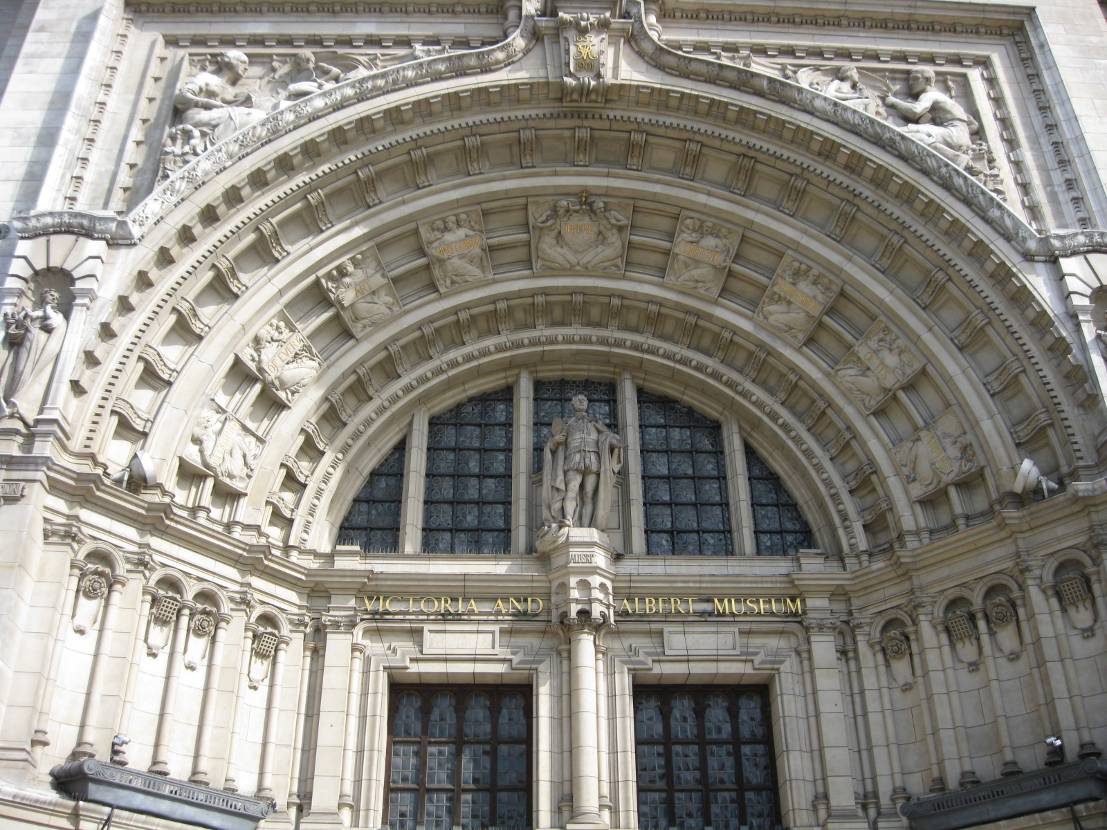 Kimberly's Return to London: Victoria and Albert Museum: National Art ...