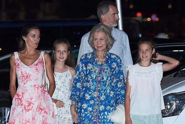 The Royal family altogether ate dinner at Ola del Mar Restaurant located at Portixol Harbour in Palma de Mallorca