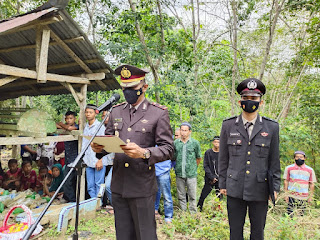 Beri Penghormatan Terakhir, Wakapolres Aceh Timur Pimpin Upacara Pemakaman Anggota Polisi Juni 17, 2021
