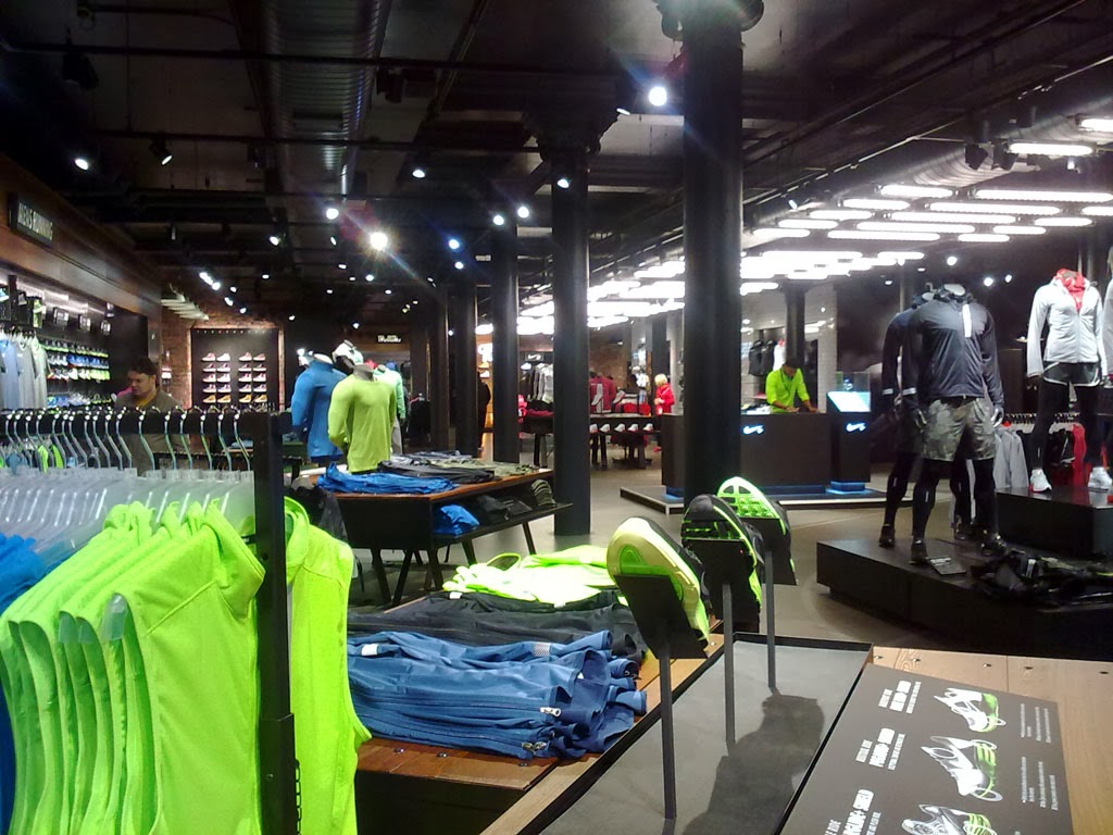 Window Shopping Nike, Glasgow