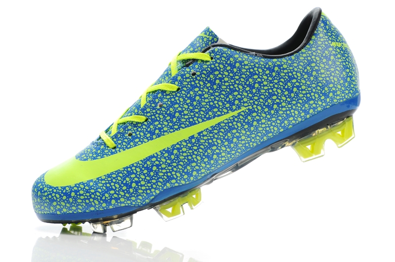 chaussure foot montante