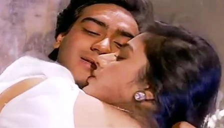 Raah Mein Unse Mulakaat Lyrics & Video - Vijaypath (1994) | Ajay Devgn and Tabu