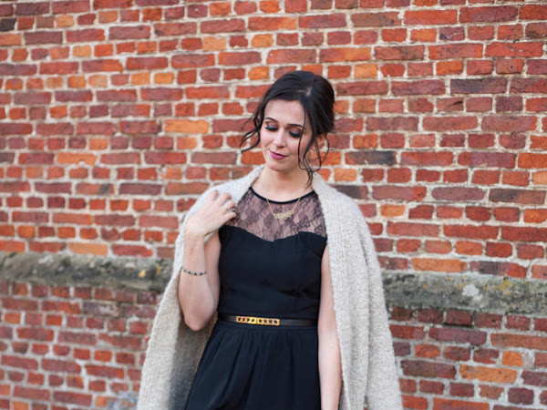 Outfit: Christmas date night outfit in black and gold