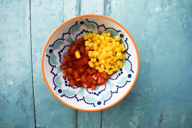 Vegan macaroni salad -Step 2 (chopped red pepper and sweetcorn in a bowl)