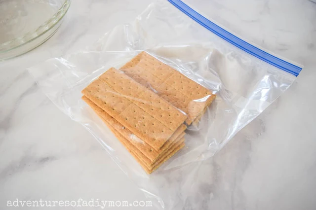 graham crackers in zip bag