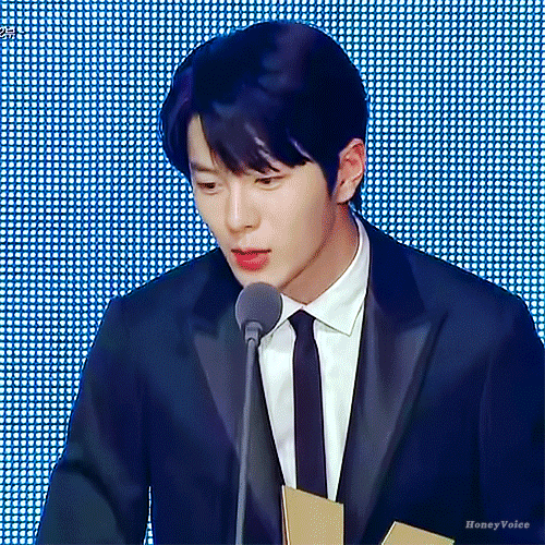 내년에는 본업의 모습도 많이 보여주고 싶다는 아이돌 | 인스티즈