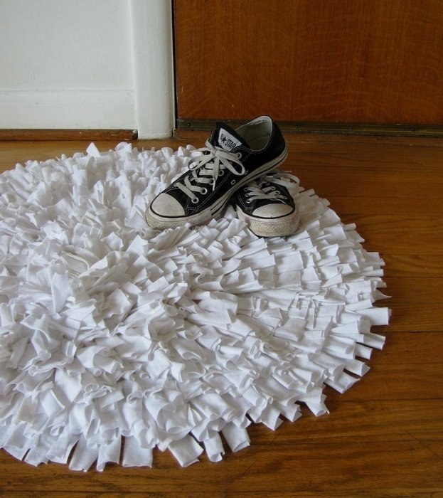 Коврики из тюли. Коврик на сетке. Коврик белый вязаный круглый. Коврики из тюли. Коврики из тюля своими руками.