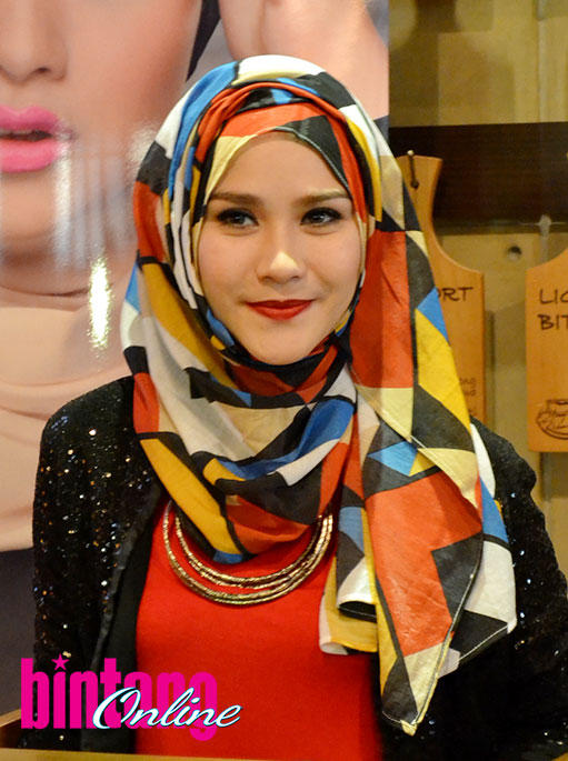 Gaya Jilbab Anak Muda 5 kreasi jilbab segiempat untuk Gaya Jilbab Anak Muda 5 kreasi jilbab segiempat untuk