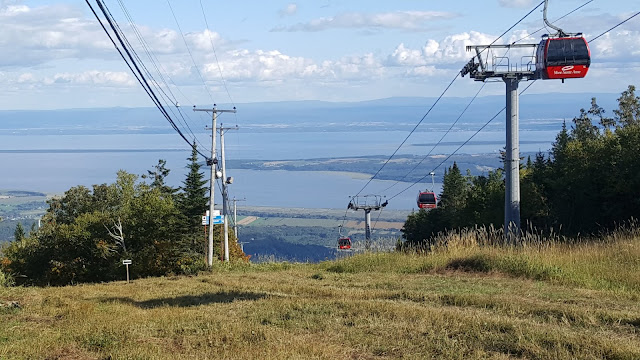 Vues à partir du sommet du mont Sainte-Anne