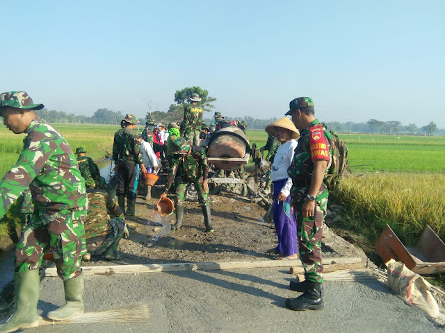 Pawas TMMD Reg 105 Aktif Cek Pengerjaan Betonisasi Jalan